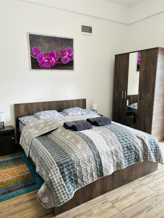 Eros Apartman Hajdúszoboszló Buitenkant foto