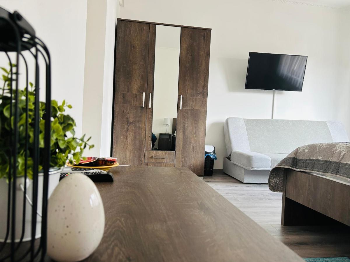 Eros Apartman Hajdúszoboszló Buitenkant foto