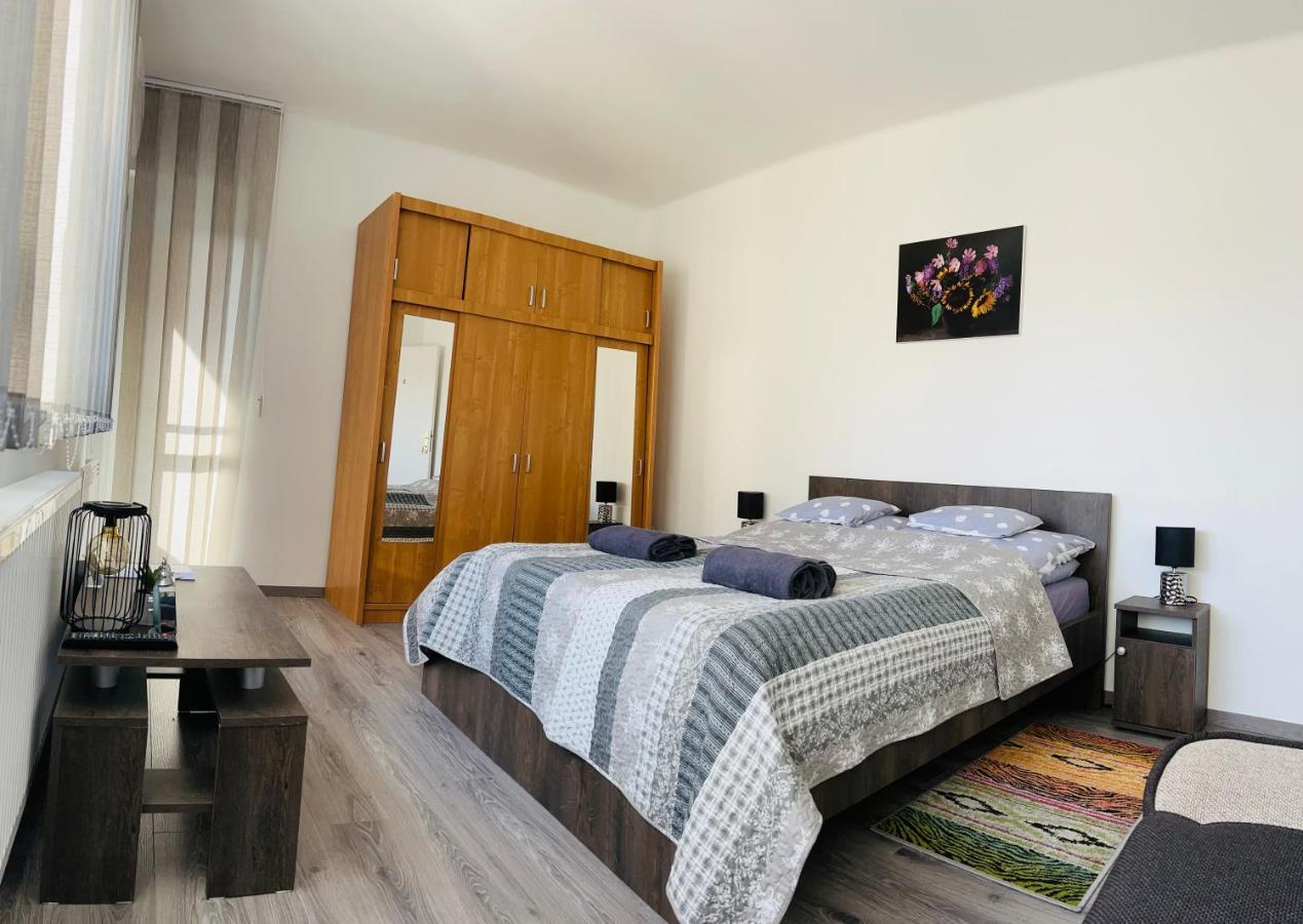Eros Apartman Hajdúszoboszló Buitenkant foto